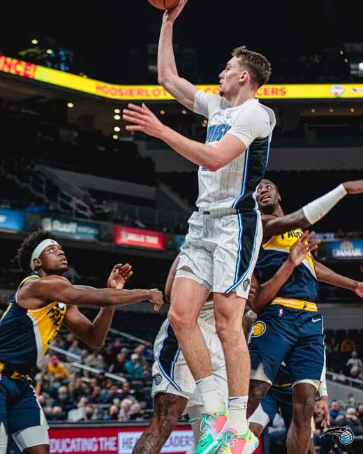 作为首位在 作为首位在